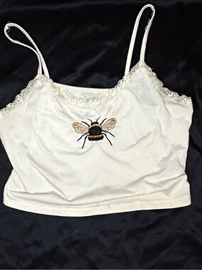 ROMWE Black Tag Cream Fabric Top - Bee Accent